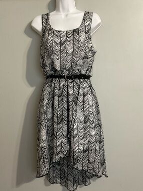 Love Reign Black and White Chevron High-Low Belted Dress Medium